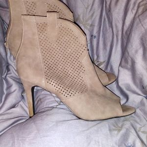 Comfort Est. 1840 nice beige/tan heels